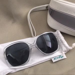 NEW oversized clear ladies OAKLEY sunglasses!! Wow